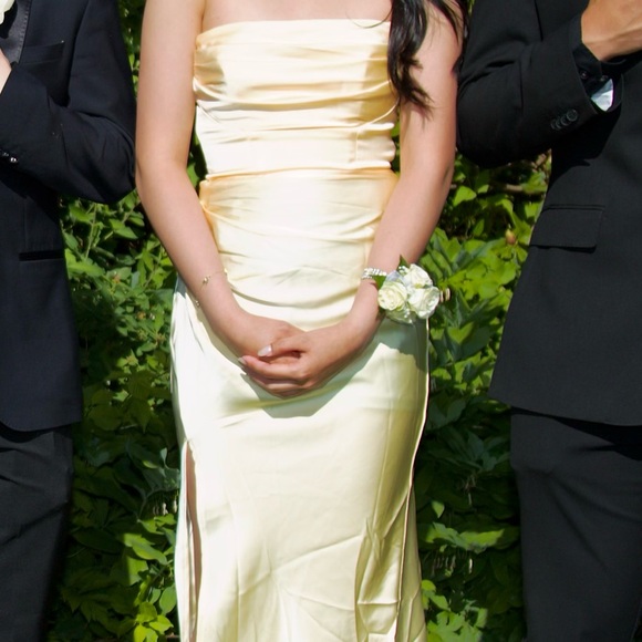 yellow that’s so fetch strapless dress - Picture 3 of 5